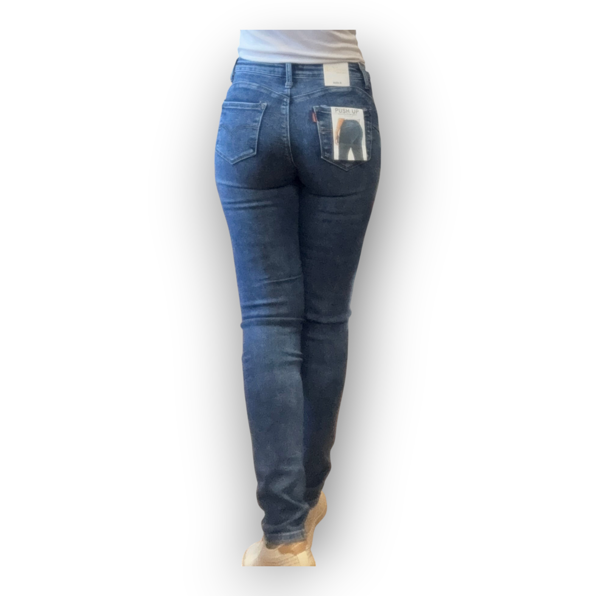 Horszi középkék, szűk szárú női push-up farmernadrág, amely hátulról mutatja az alakformáló szabást és zsebeket.
