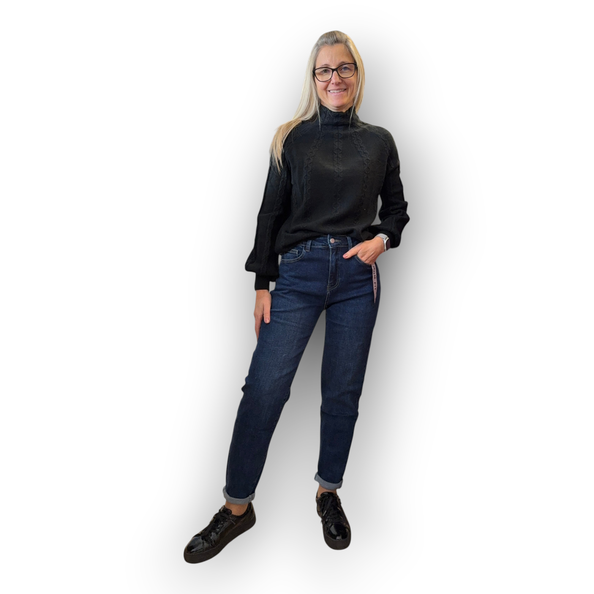 Horszi sötétkék, magas derekú, kényelmes MOM FIT női farmernadrág felhajtott szárral, hétköznapi viselethez.