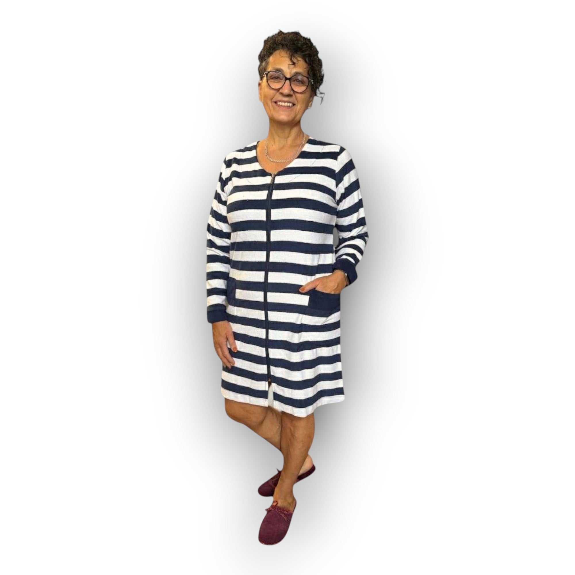 Horszi női csíkos frottír köntös cipzárral és zsebekkel, kényelmes pamut anyagból, otthoni viseletre.