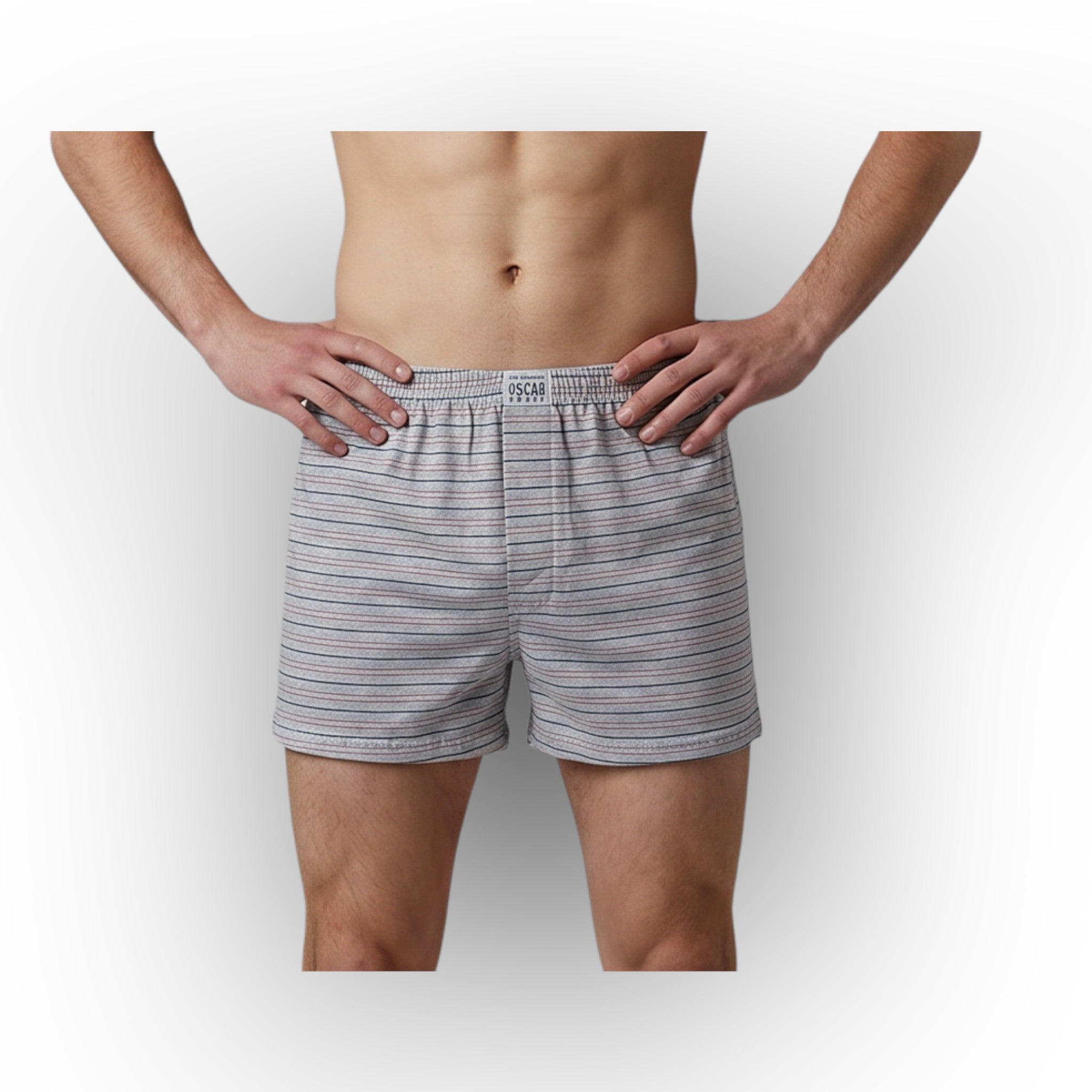 Horszi Oscar férfi csíkos, 100% pamut bőszárú boxer kényelmes, rugalmas derékrésszel, stúdiófotón modellen.